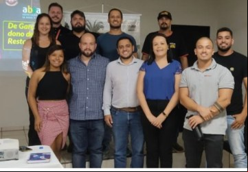Empresários que participaram na reunião de ontem na AEJAR 